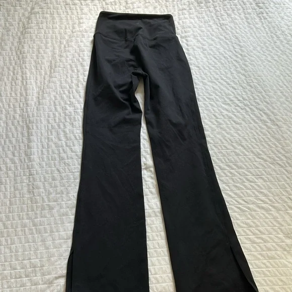 Crossover Flare Leggings With Slits At Bottom Women’s XS - Picture 3 of 6